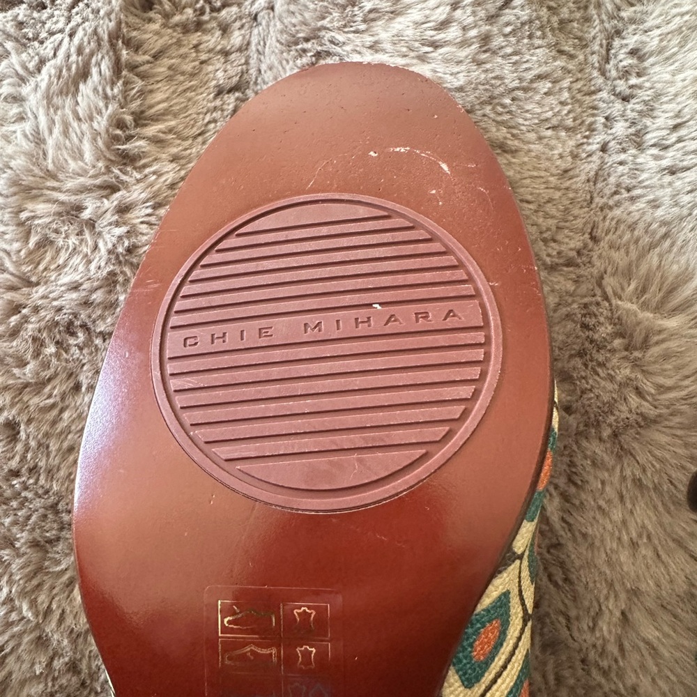 Chie Mihara Block-Heeled Pumps - Picture 11 of 11